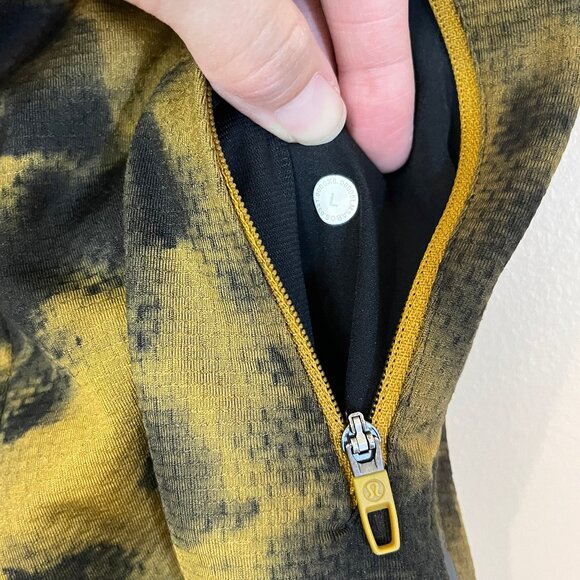 Lululemon Textured Tech Jogger Pants - Men's Size L - Picture 5 of 10